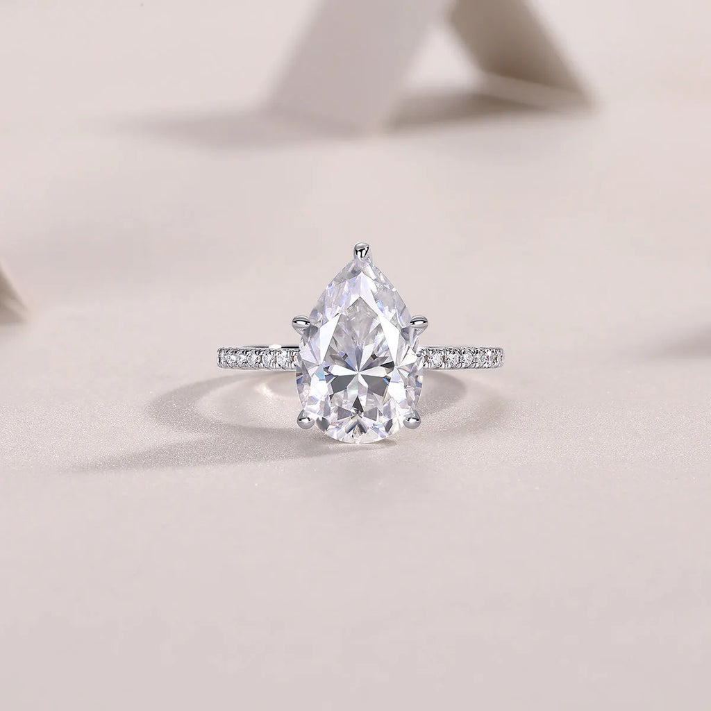Light And Shadow wedding ring set with pear-shaped moissanite 9x13mm on silver platinum-plated band