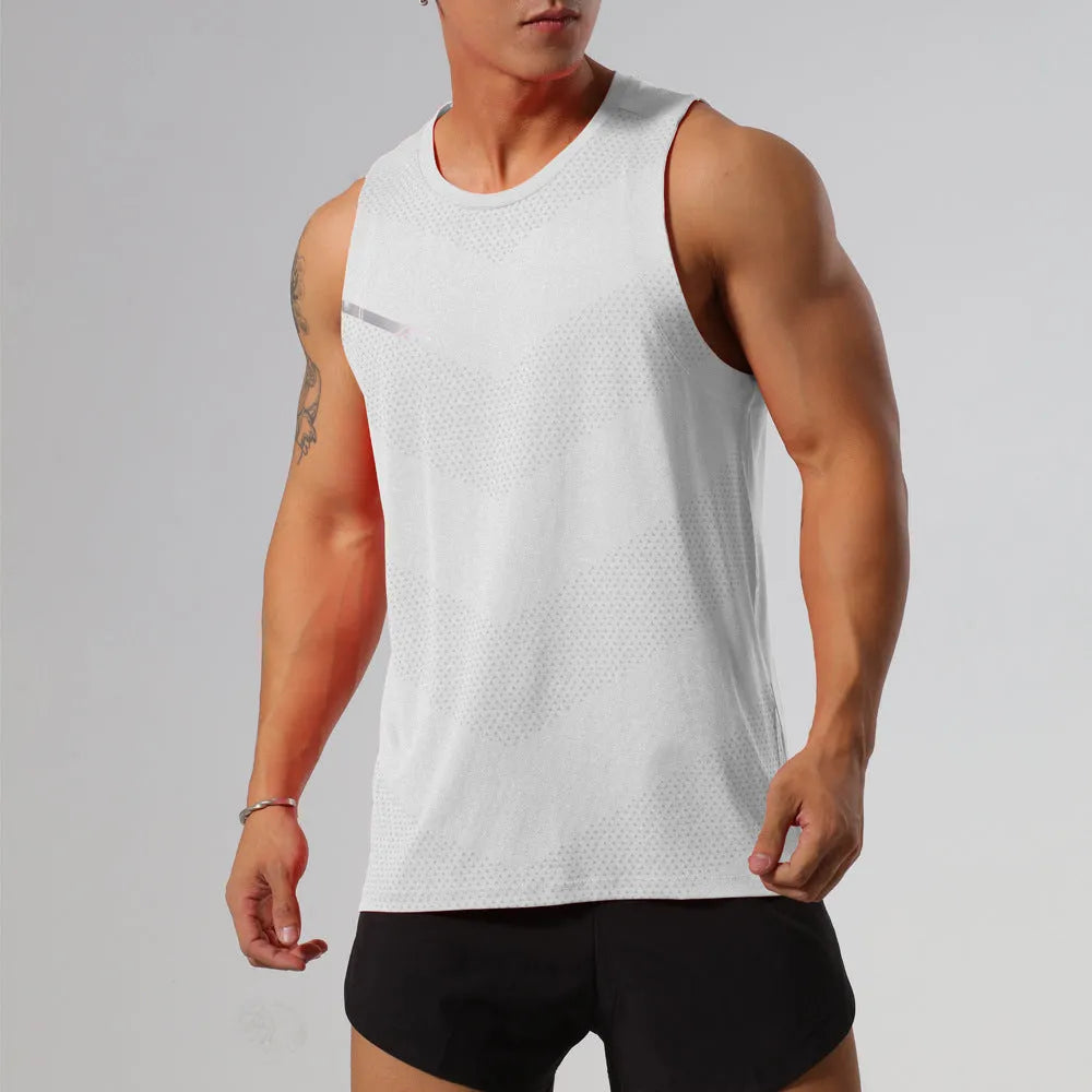 Men's solid colour quick-drying sports singlet in polyester fabric for summer athletic activities