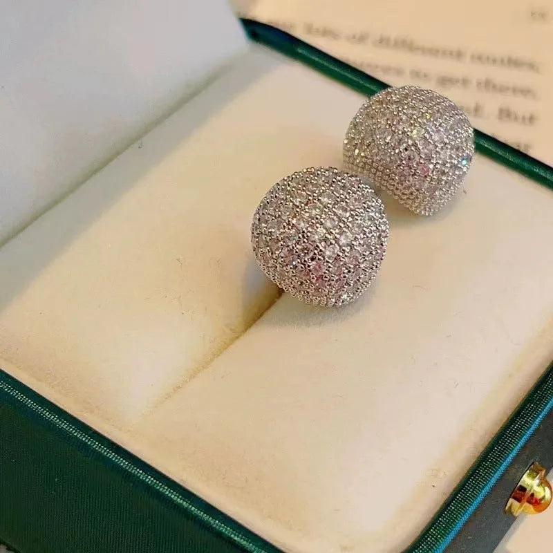 Drop-shaped geometric sphere earrings with full diamond design and little golden beans details in gold colour