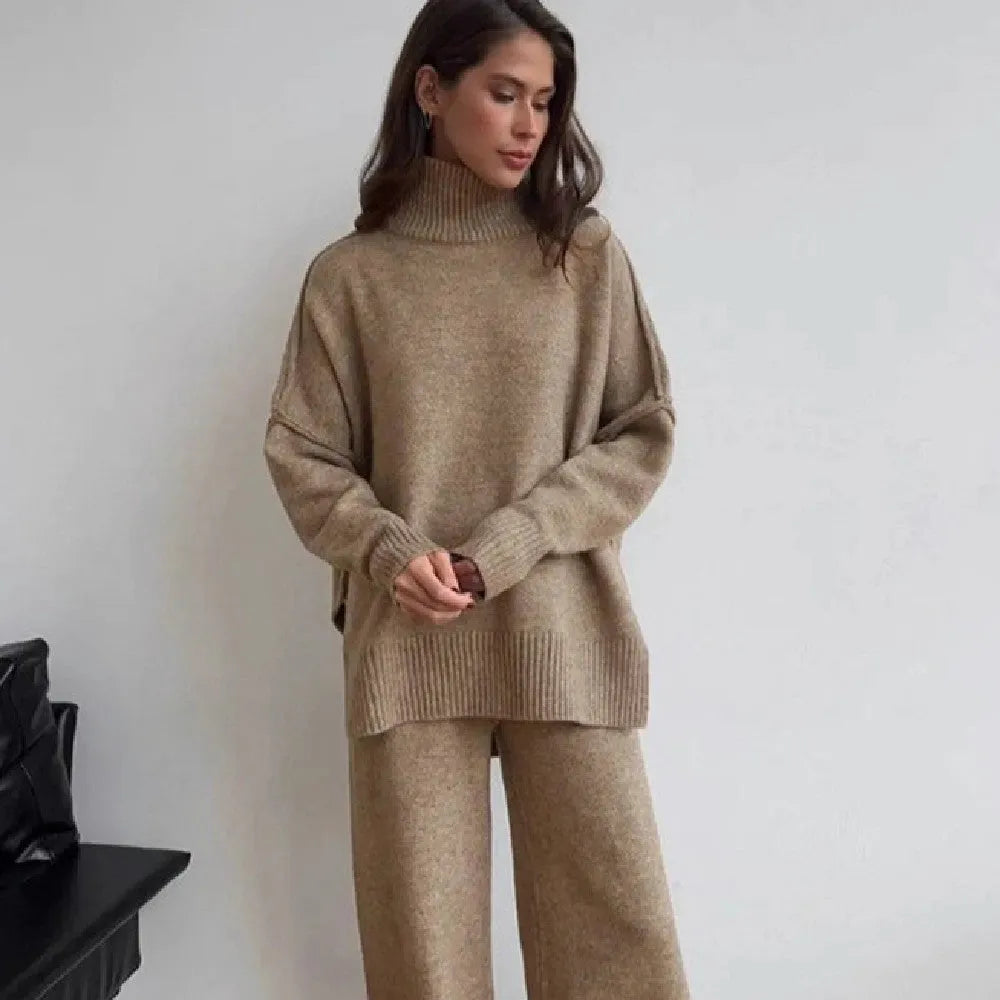 Women's acrylic fabric suit with side-slit sweater and matching trousers in solid colours