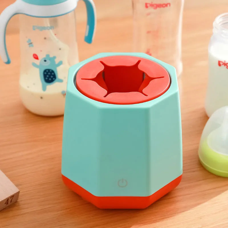 Baby smart electric milk shaker in white plastic and silicone, 110x110x110mm, with blue trim and USB cable