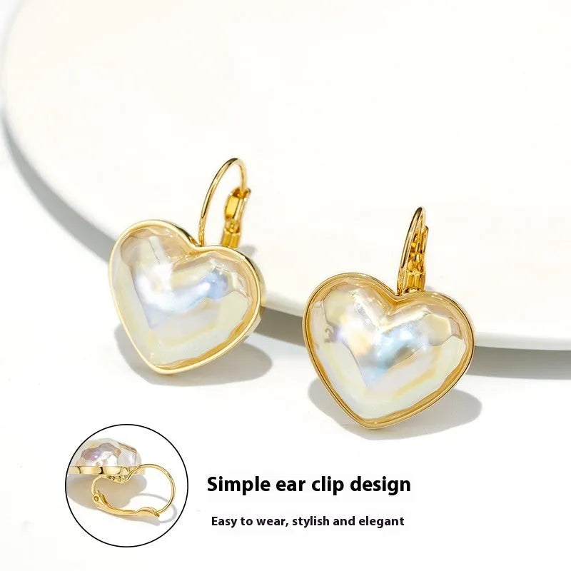 Gold-coloured women's ear clip with natural style design and alloy construction