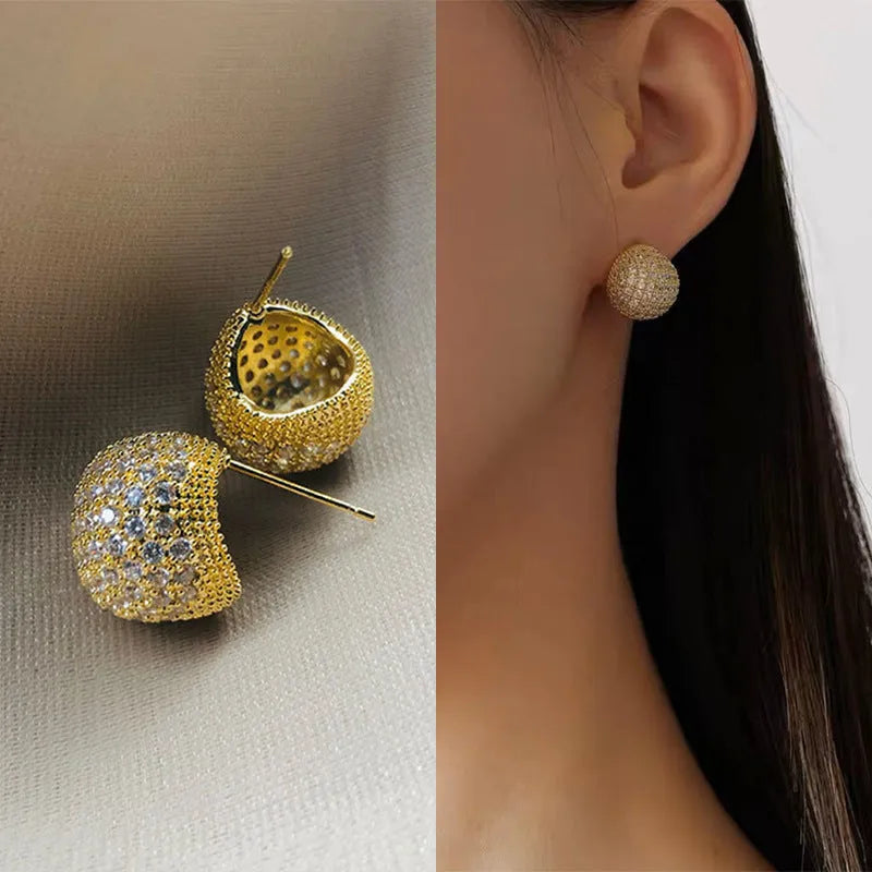 Drop-shaped geometric sphere earrings with full diamond design and little golden beans details in gold colour