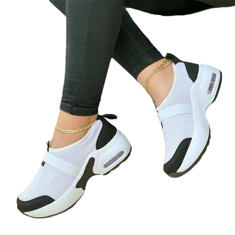 Women's flat lightweight sneakers in mesh with round toe and rubber sole, shown in multiple colours.