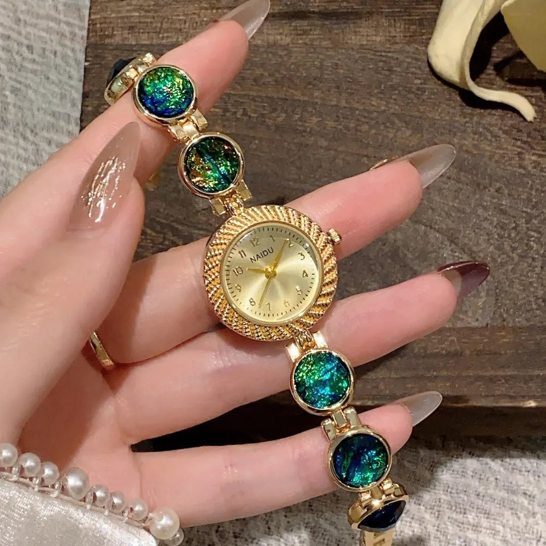 Women's quartz watch with 25mm round dial in six colour options