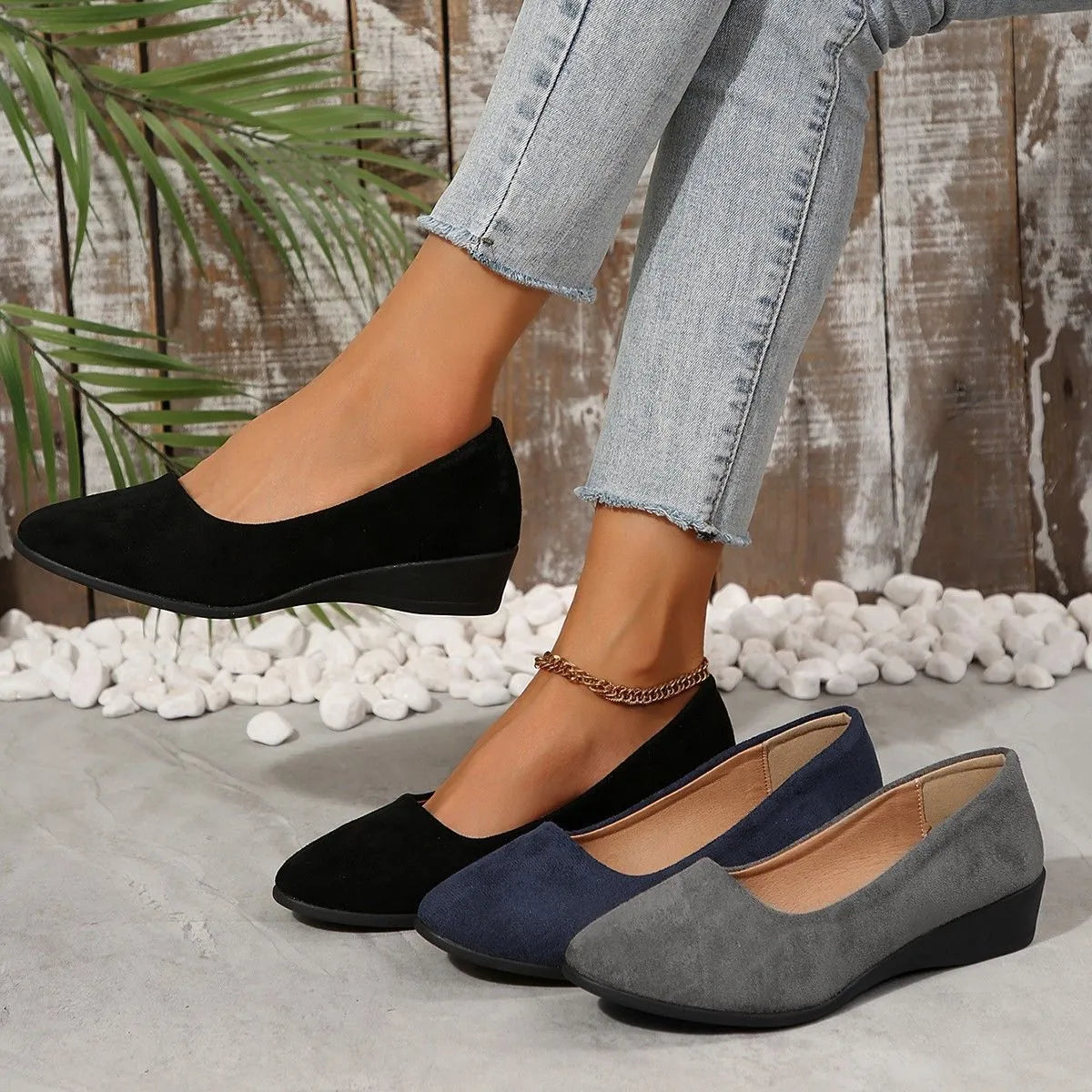 Women's plus size casual wedge pumps with pointed toe and shallow mouth in suede