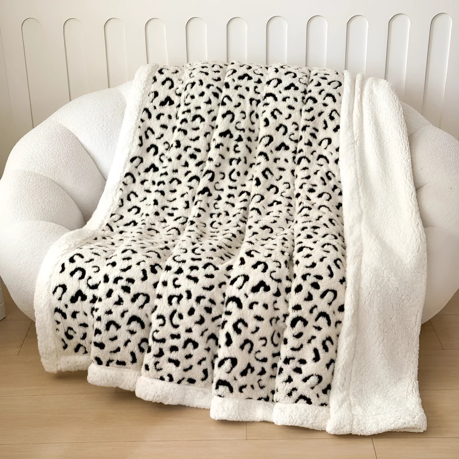 Double-layer cationic leopard jacquard taffeta cashmere lambswool blanket in a zebra print pattern