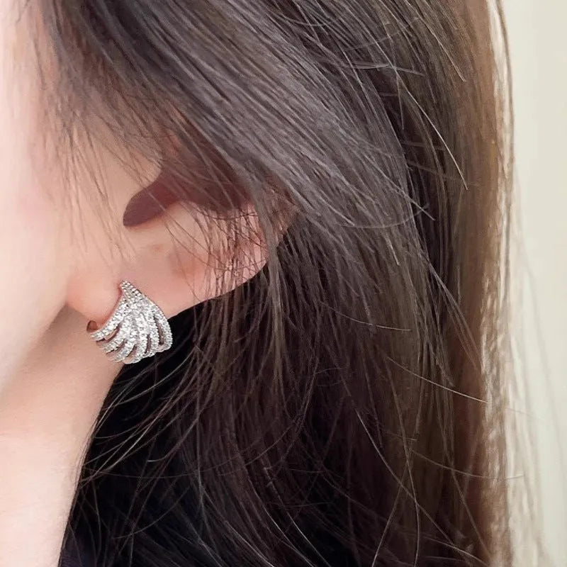 Geometric platinum-coloured zircon earrings with line design for women