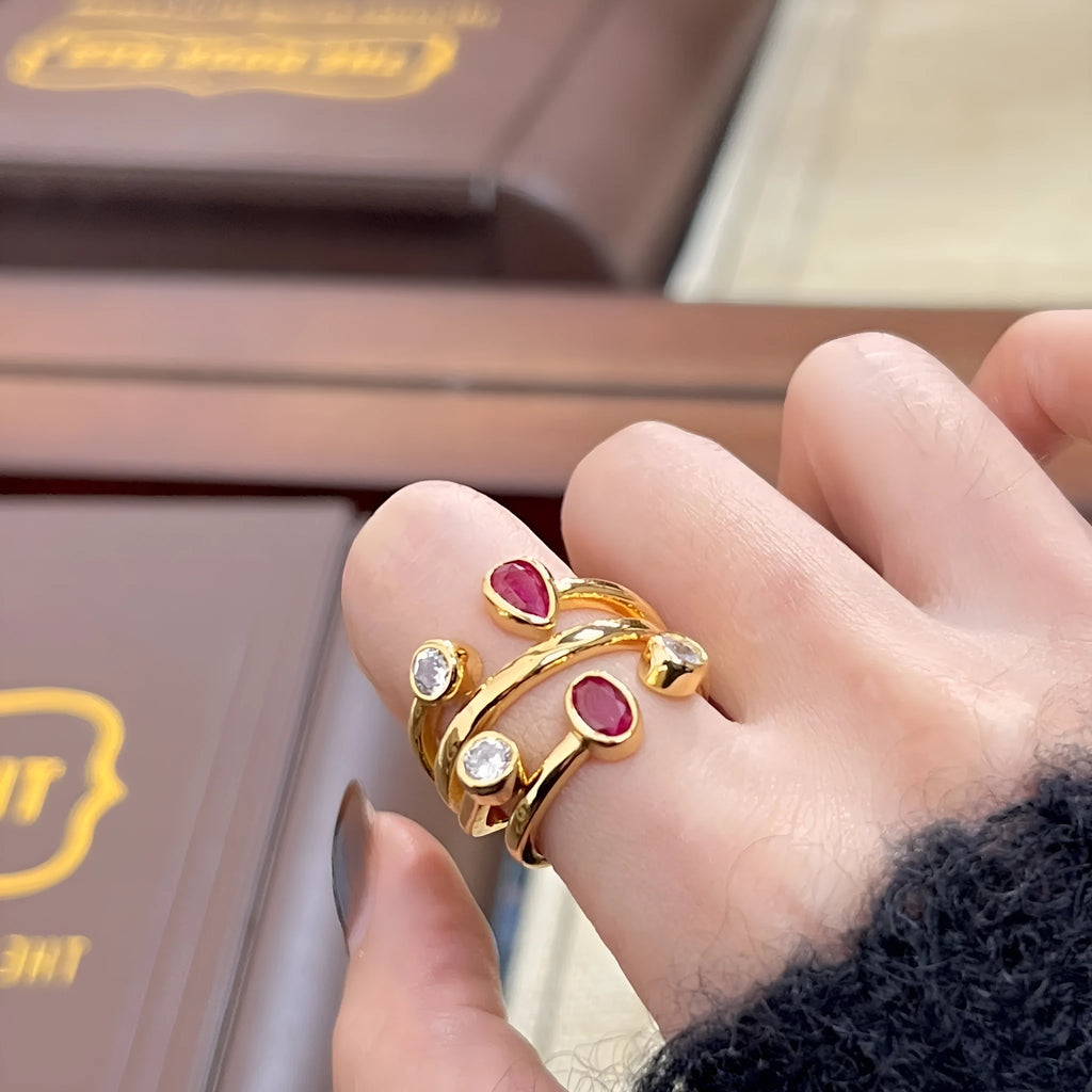 Retro geometric diamond ring with irregular cross design in two-tone colours