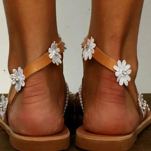 Brown women's Roman sandals with floral decoration and flat rubber sole