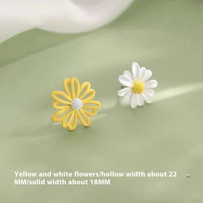Cartoon-style flower stud earrings in blue-orange, white-green, or yellow-white two-tone colour combinations