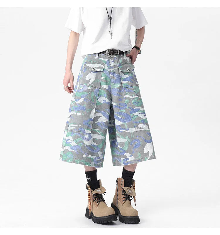 Camouflage pattern cropped work trousers with straight leg cut and multiple pockets