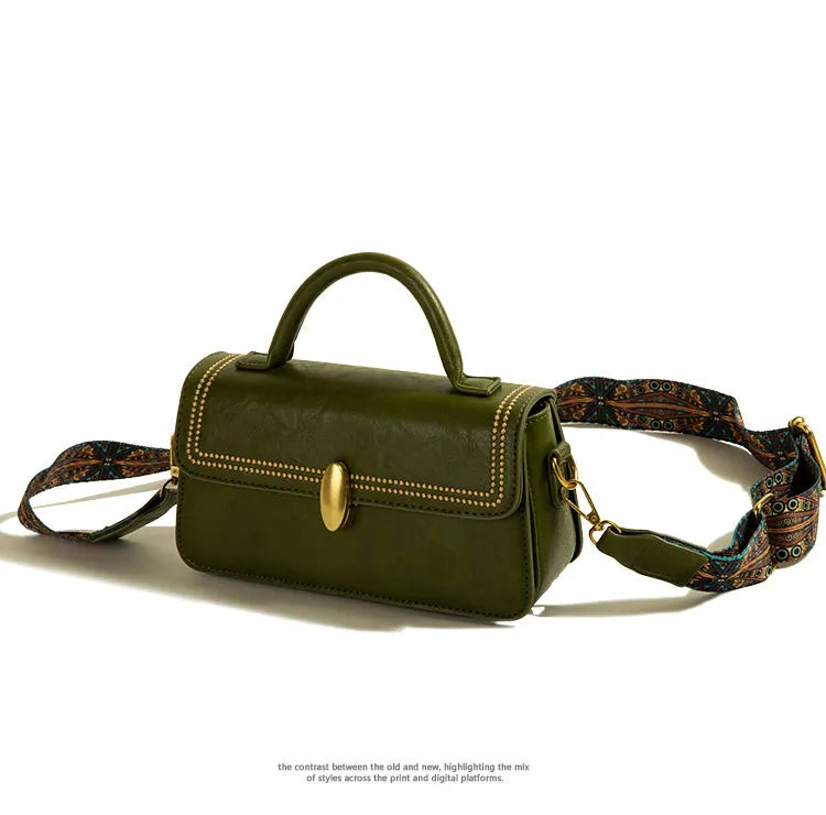 Women's retro messenger bag in PU leather with internal phone and file pockets in black colour