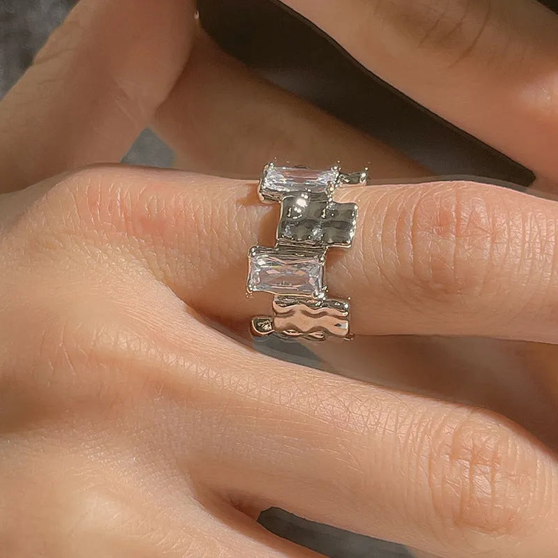 Open geometric silver ring with three-dimensional zircon decoration in retro pastoral style