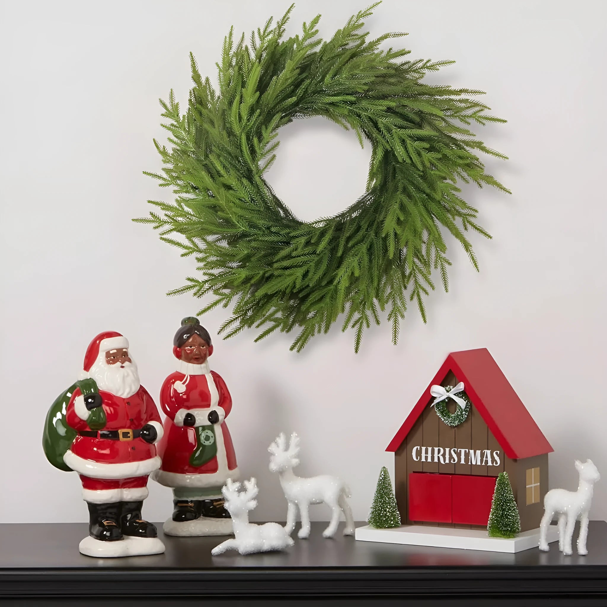 PE plastic front door garland in American country style with green leaves measuring 60cm long
