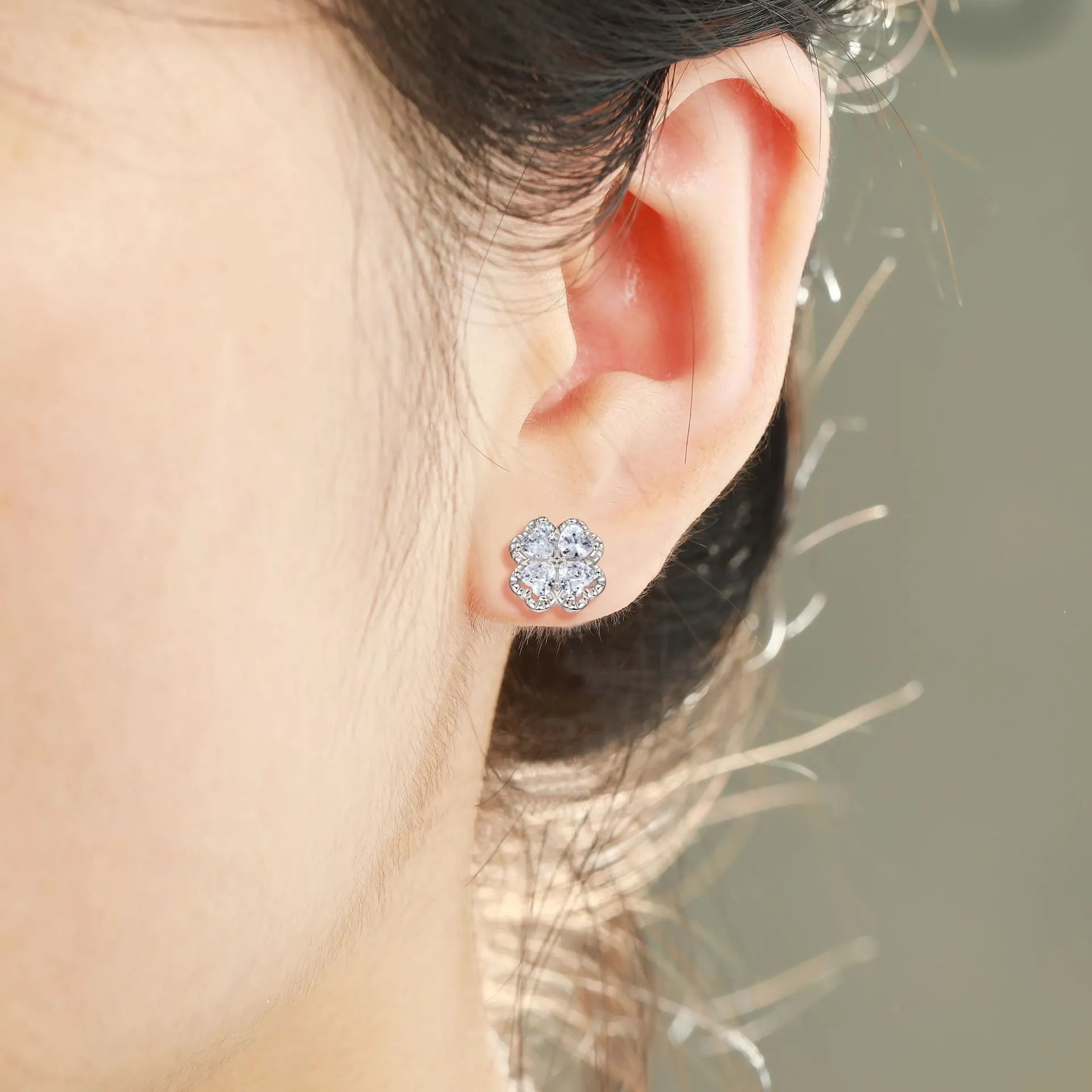 925 silver heart-shaped earrings with four-leaf clover design and zircon detailing in white gold colour