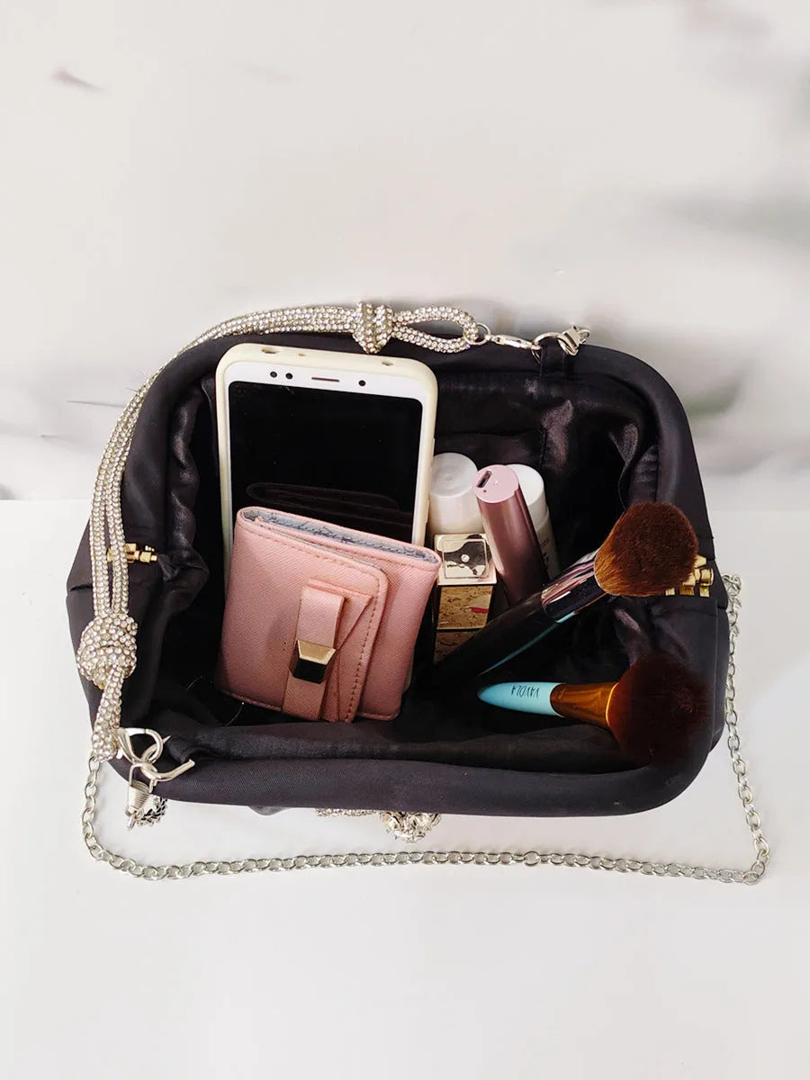 Women's soft polyester crossbody bag with large capacity, diamond patterns and chain details