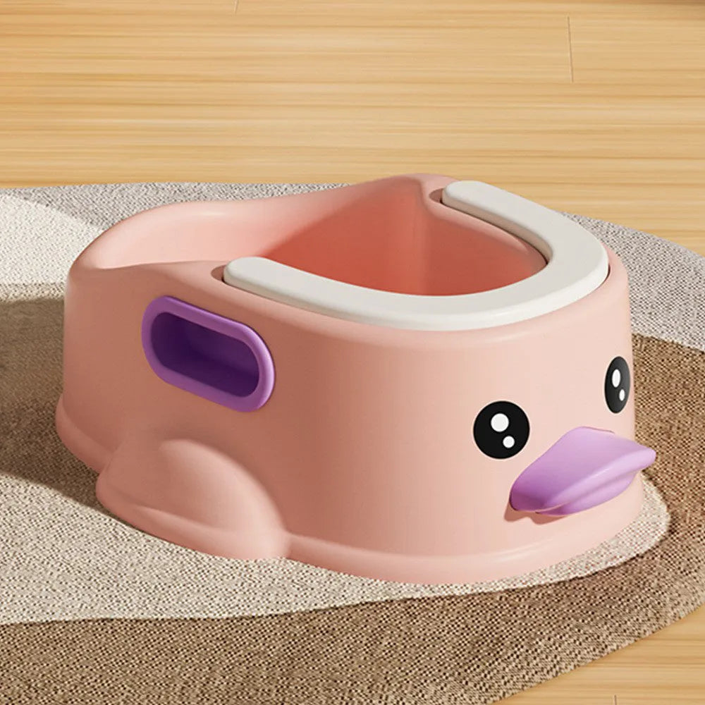 Blue PVC duck-shaped bathtub for washing a dog or cat at home.