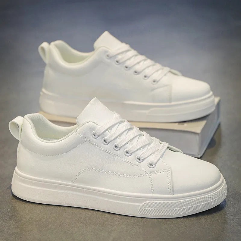 Men's low-top white and black Korean-style casual sneakers with round toe and rubber sole.