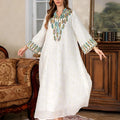 White Dubai-style Arabic robe with long sleeves and full-length skirt for women