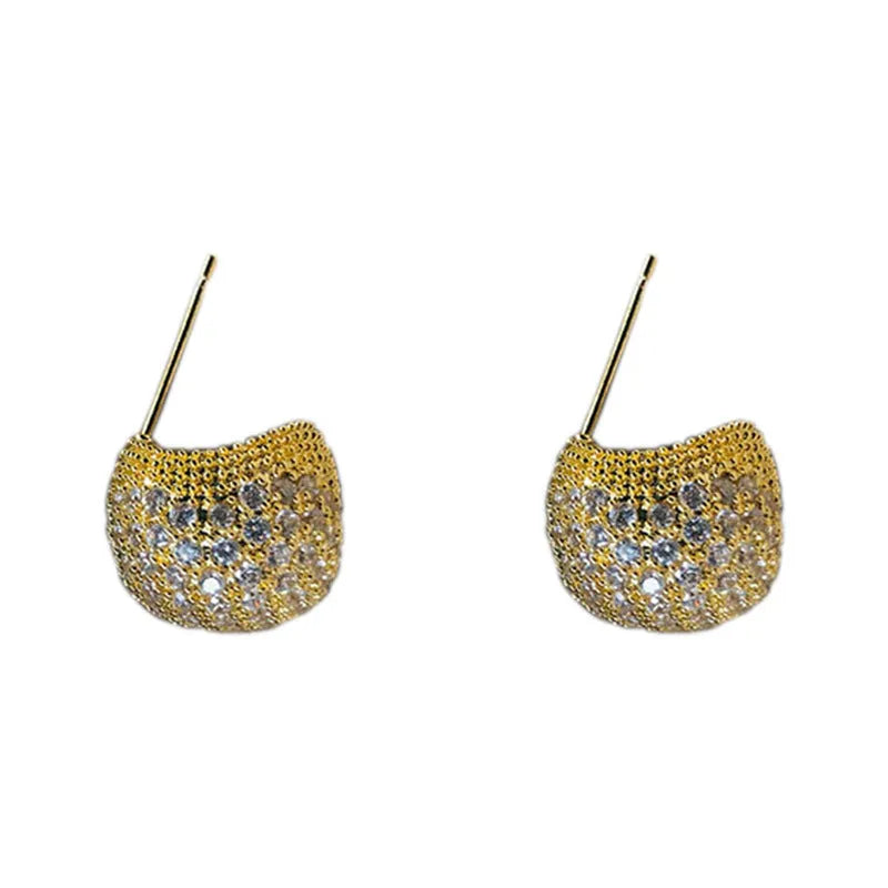 Drop-shaped geometric sphere earrings with full diamond design and little golden beans details in gold colour