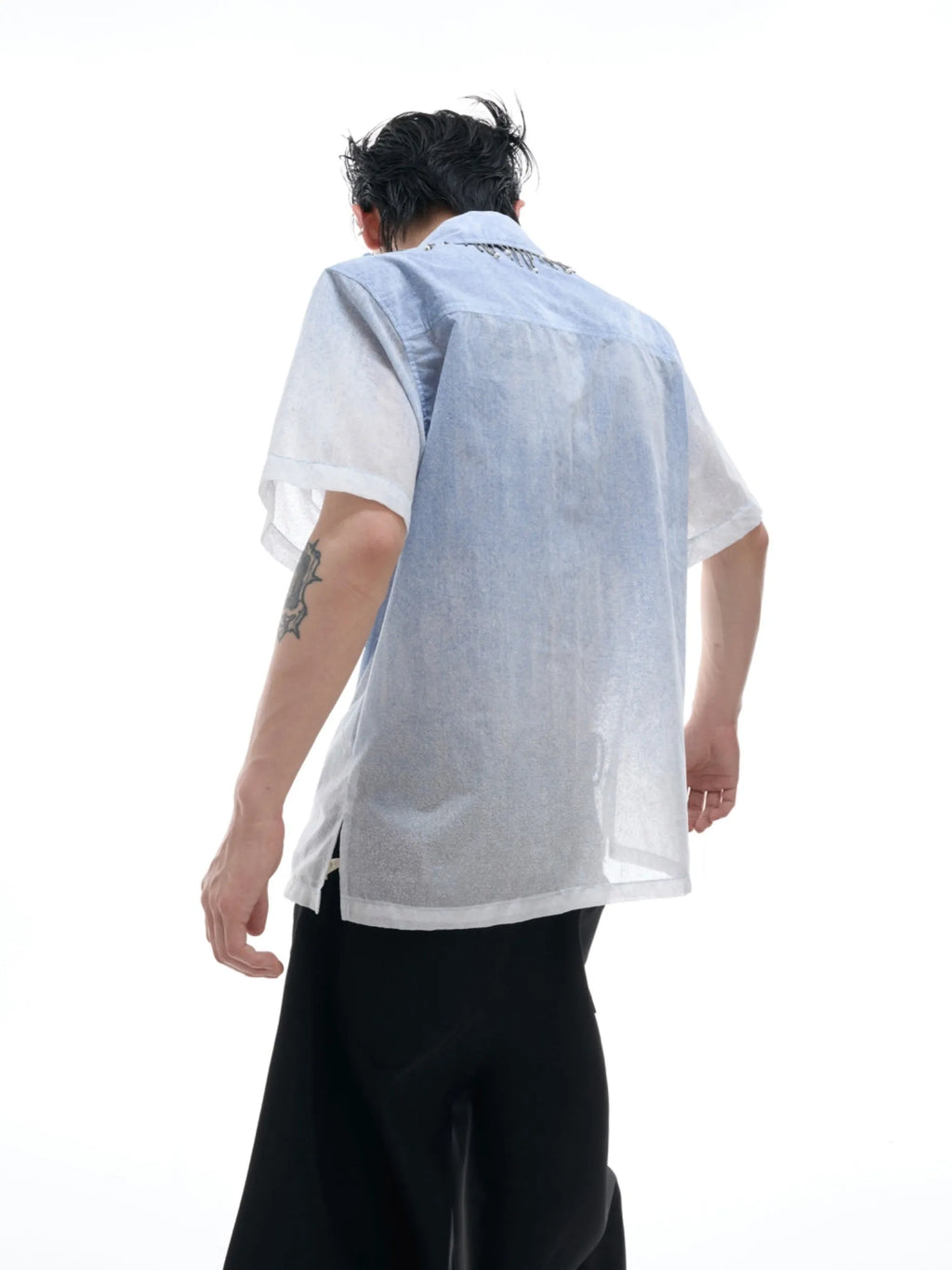 Blue and white gradient men's short sleeve casual shirt with loose fit design