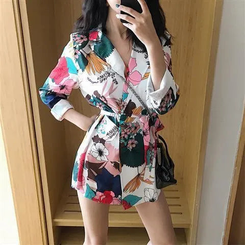 Women's all-matching printed long suit jacket in green, slim fit chenille with princess sleeves, average size, shown on model