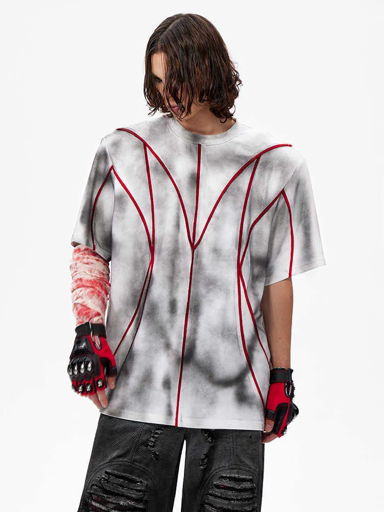 Short sleeve t-shirt with padded shoulders and three-dimensional patchwork design in round neck style