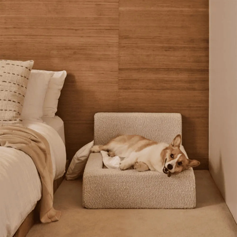 White dog mat with backrest and milk apricot fabric, suitable for small, medium, and large cats and dogs