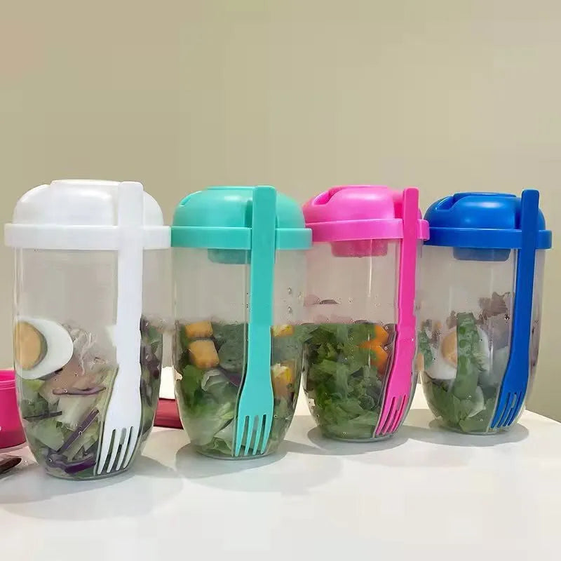 Portable 1000ml PP salad cup with lid and fork in Klein Blue on white background
