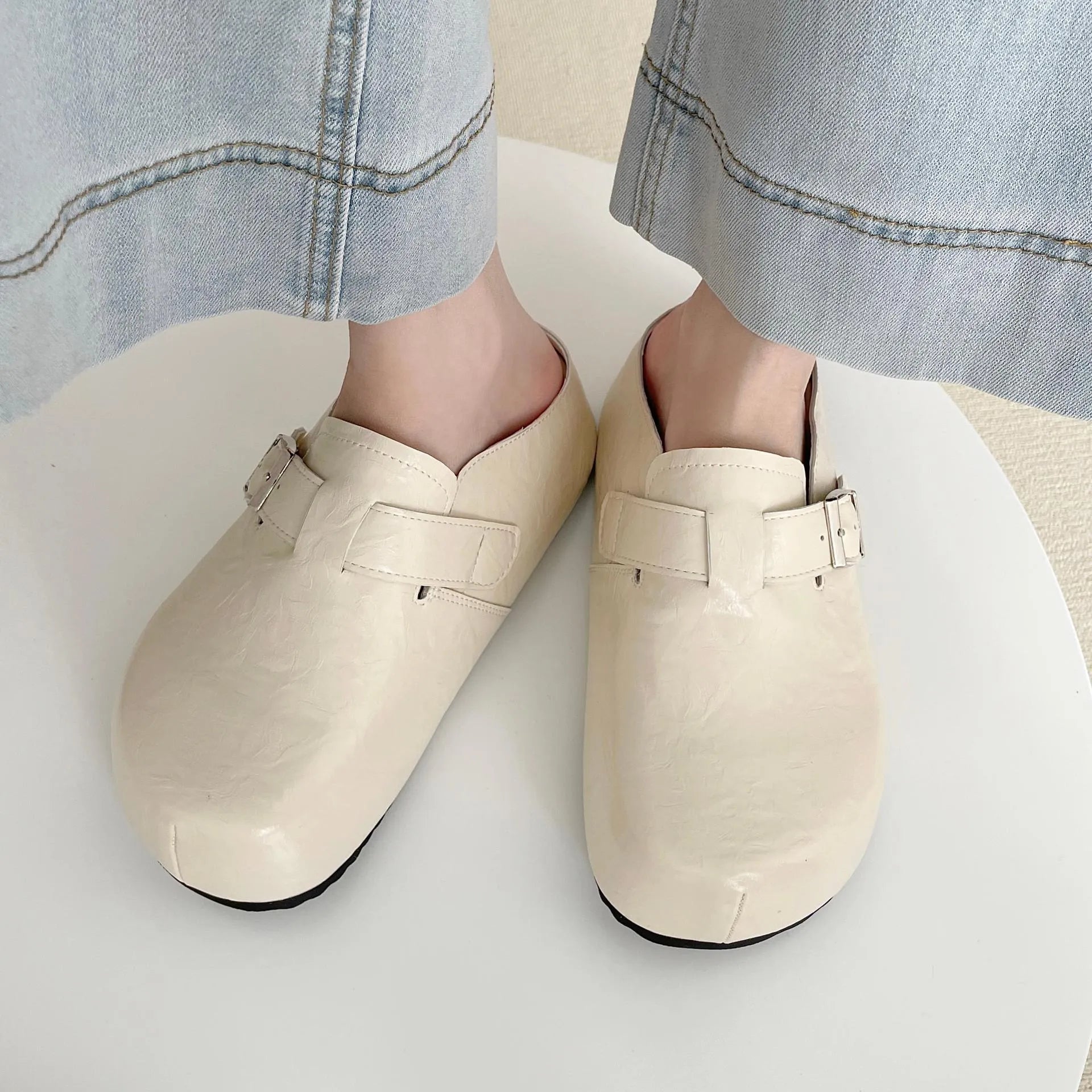 Flat buckle casual sneakers in creamy-white with round toe and PU leather upper.