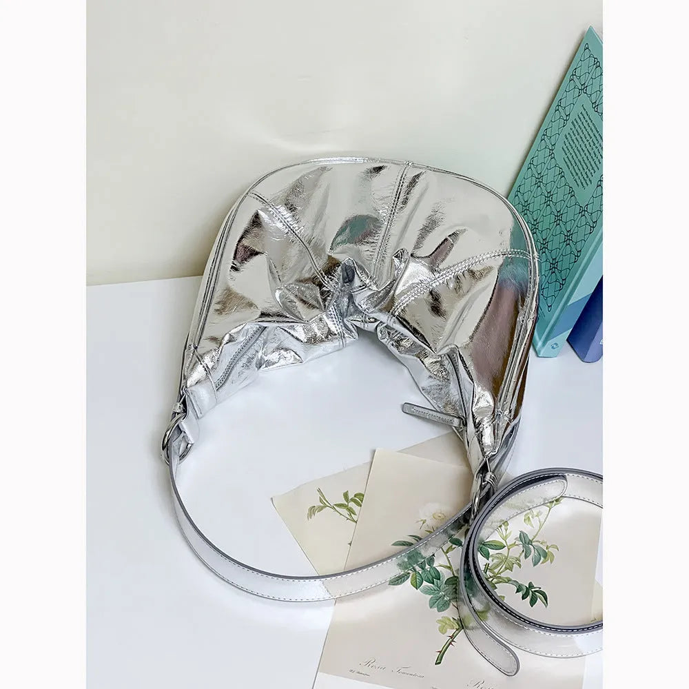 Women's dumpling-shaped shoulder bag in genuine cowhide leather with sandwich pockets