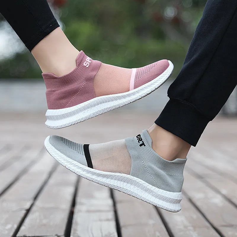 Breathable flyknit sports sock shoes in khaki colour with lace closure and MD sole
