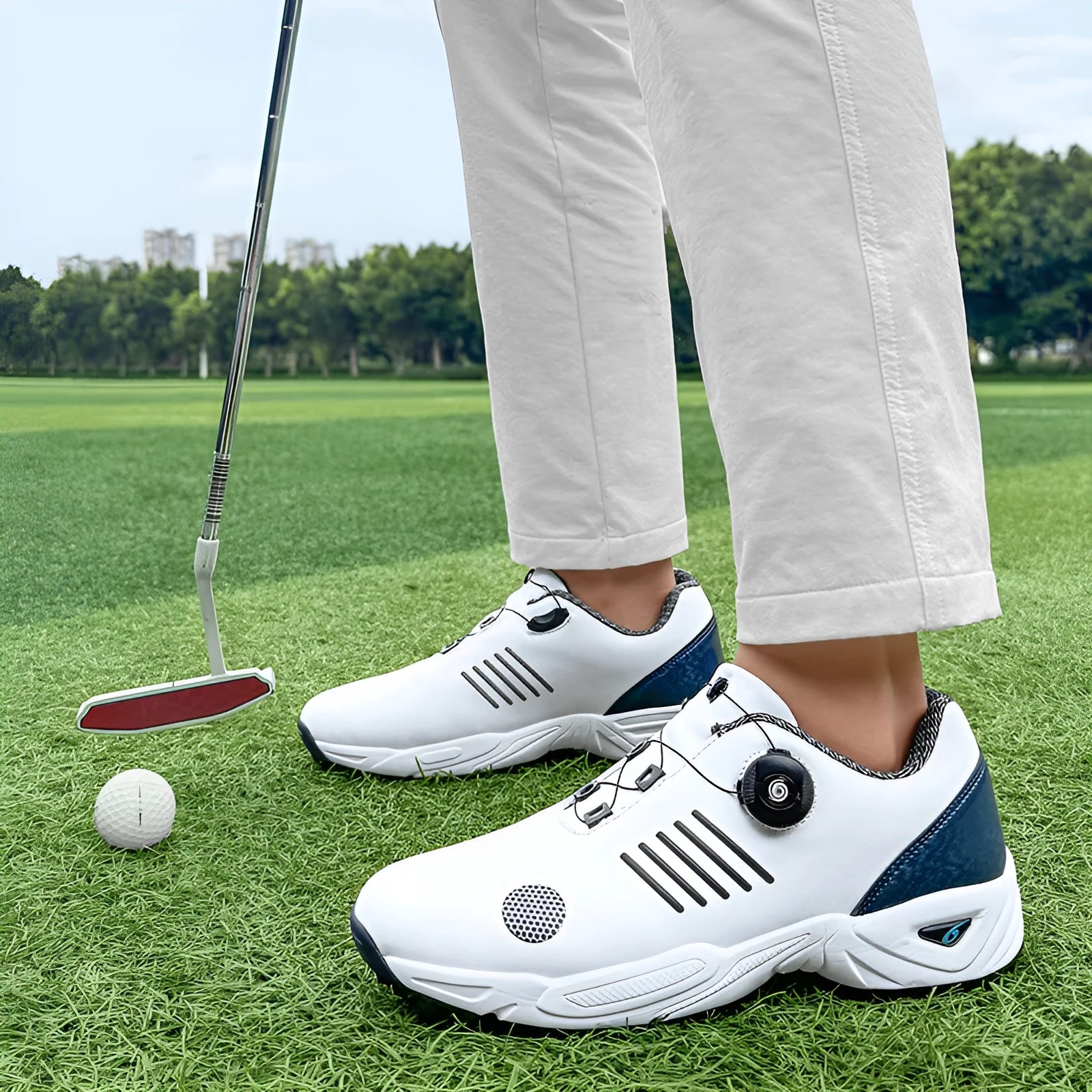 Men's rotating shoelace golf shoes, low-top design, black color, rubber sole, breathable mesh upper