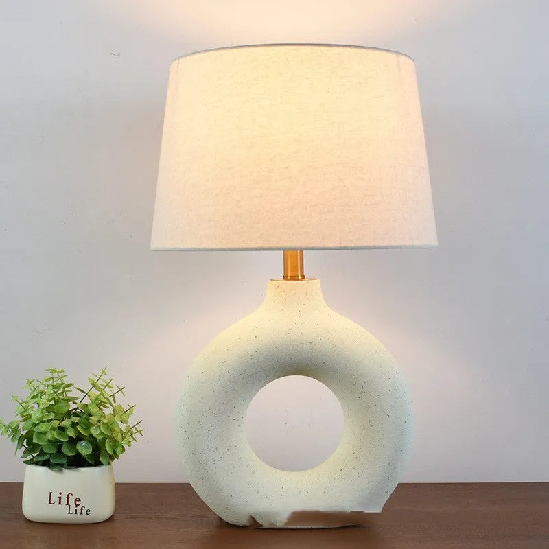 Japanese-style Feng pottery pot table lamp with button switch in white or black