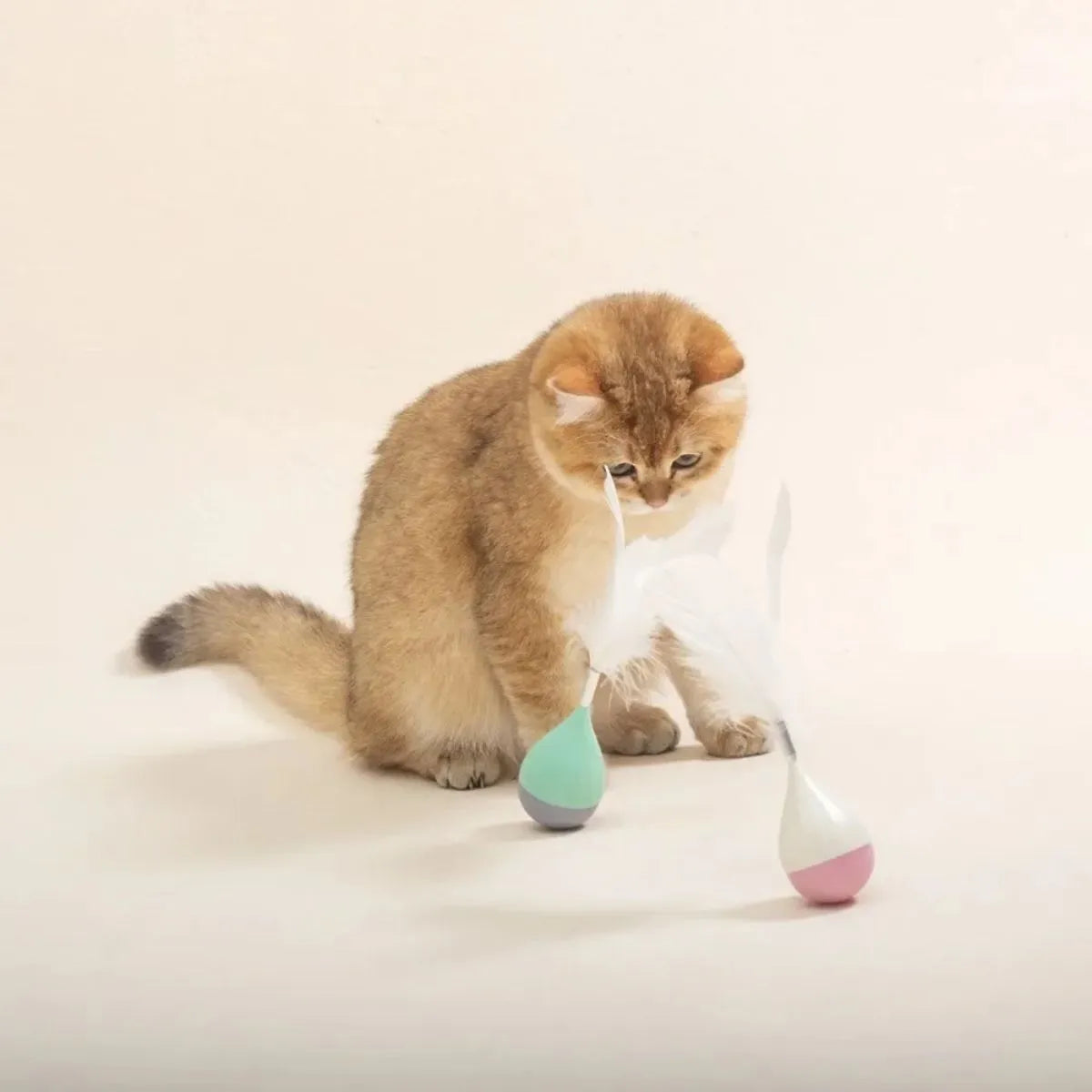Feather tumbler cat toy with bite-resistant ABS plastic and aluminium alloy construction in green colour