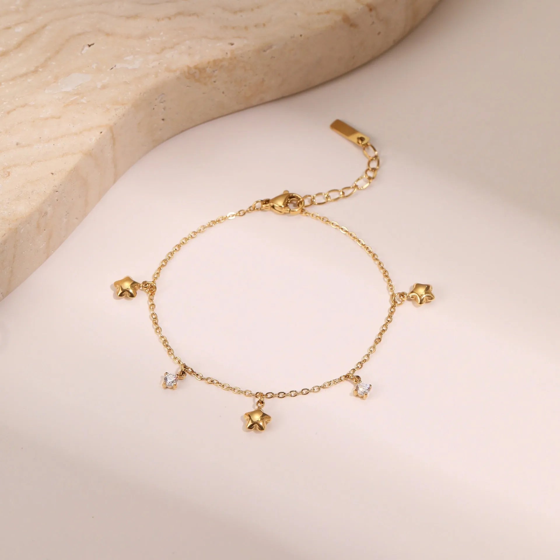 Women's stainless steel bracelet with 18K gold plating and hexagonal geometric star pendant jewellery