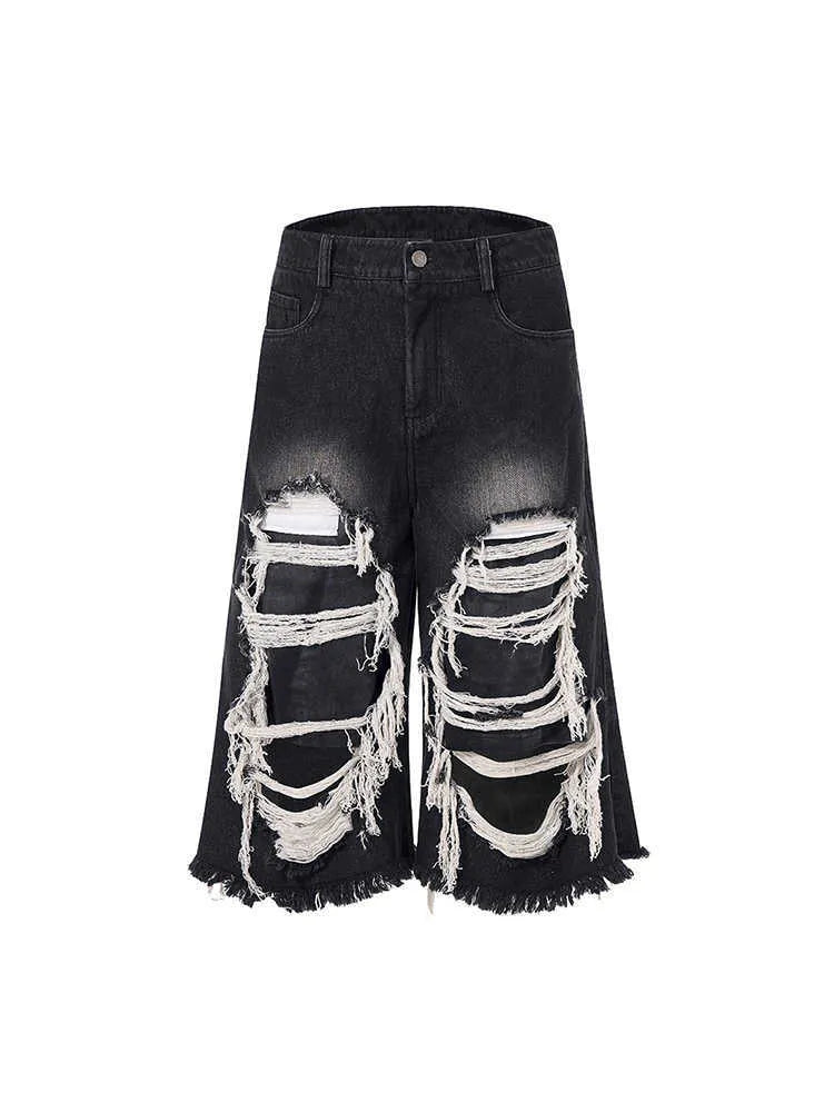 Black loose wide leg cropped jeans with mid-high waist made from cotton denim fabric