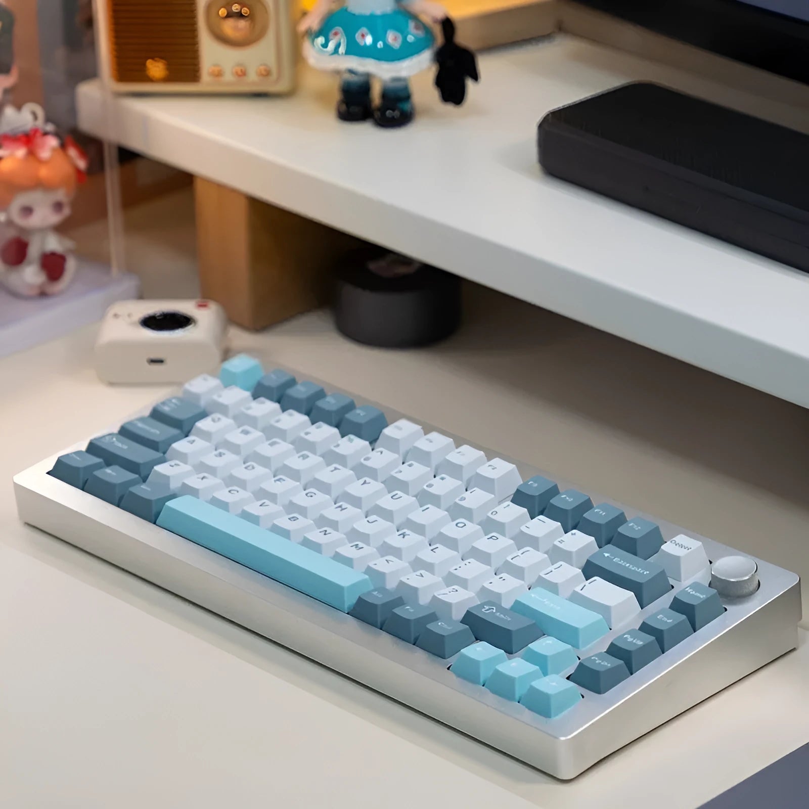Heiji Snake aluminium mechanical keyboard kit in black, silver, red, or pink with wireless receiver and tools.