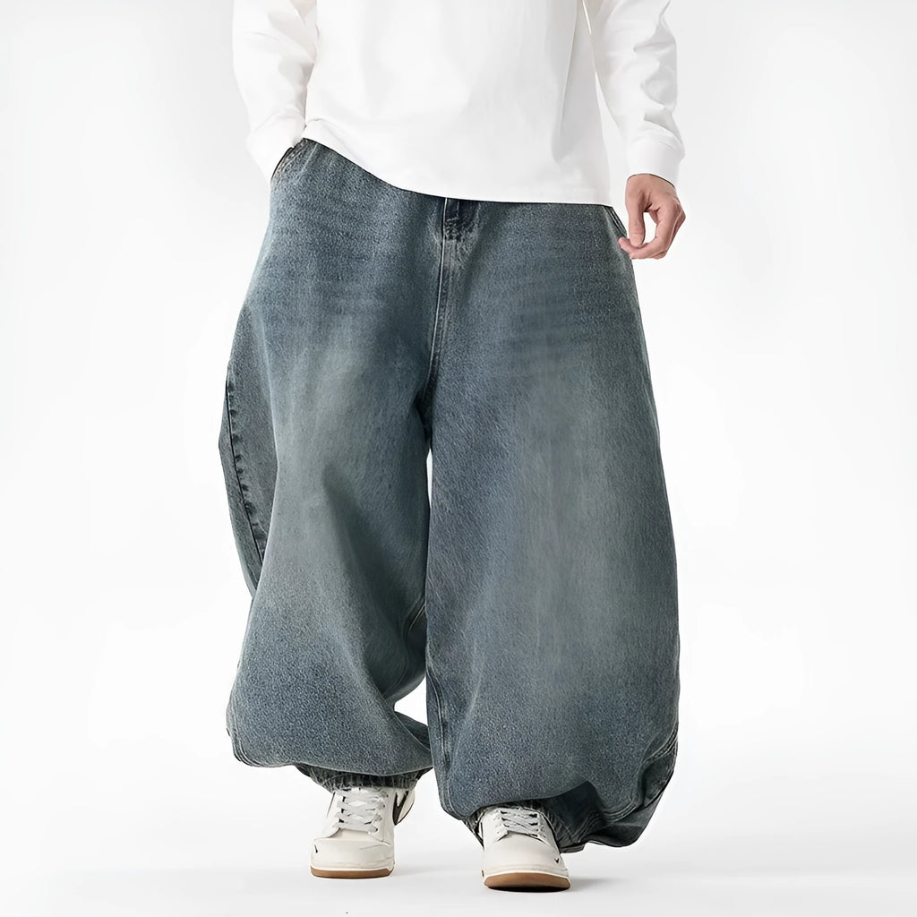 Men's plus size baggy jeans in cotton denim with wide leg straight opening