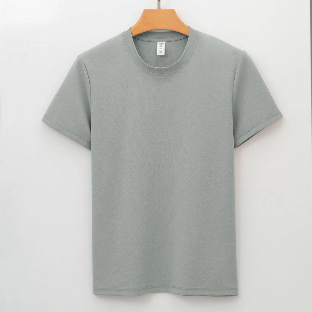 Man's solid colour short sleeve sports T-shirt showcasing straight fit and regular sleeves.