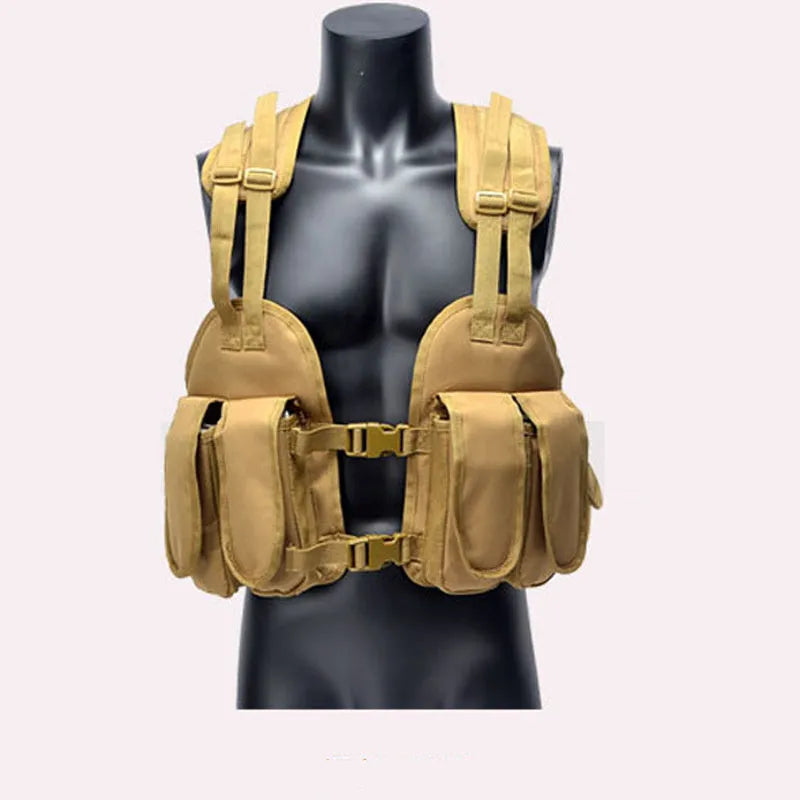 Light tactical vest in military green made from 600D polyester with non detachable hanging bag