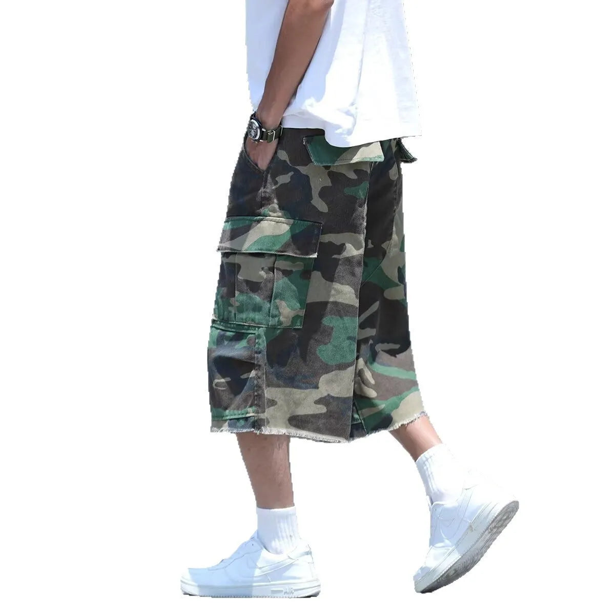 Retro loose-fit camouflage shorts in cropped length for summer