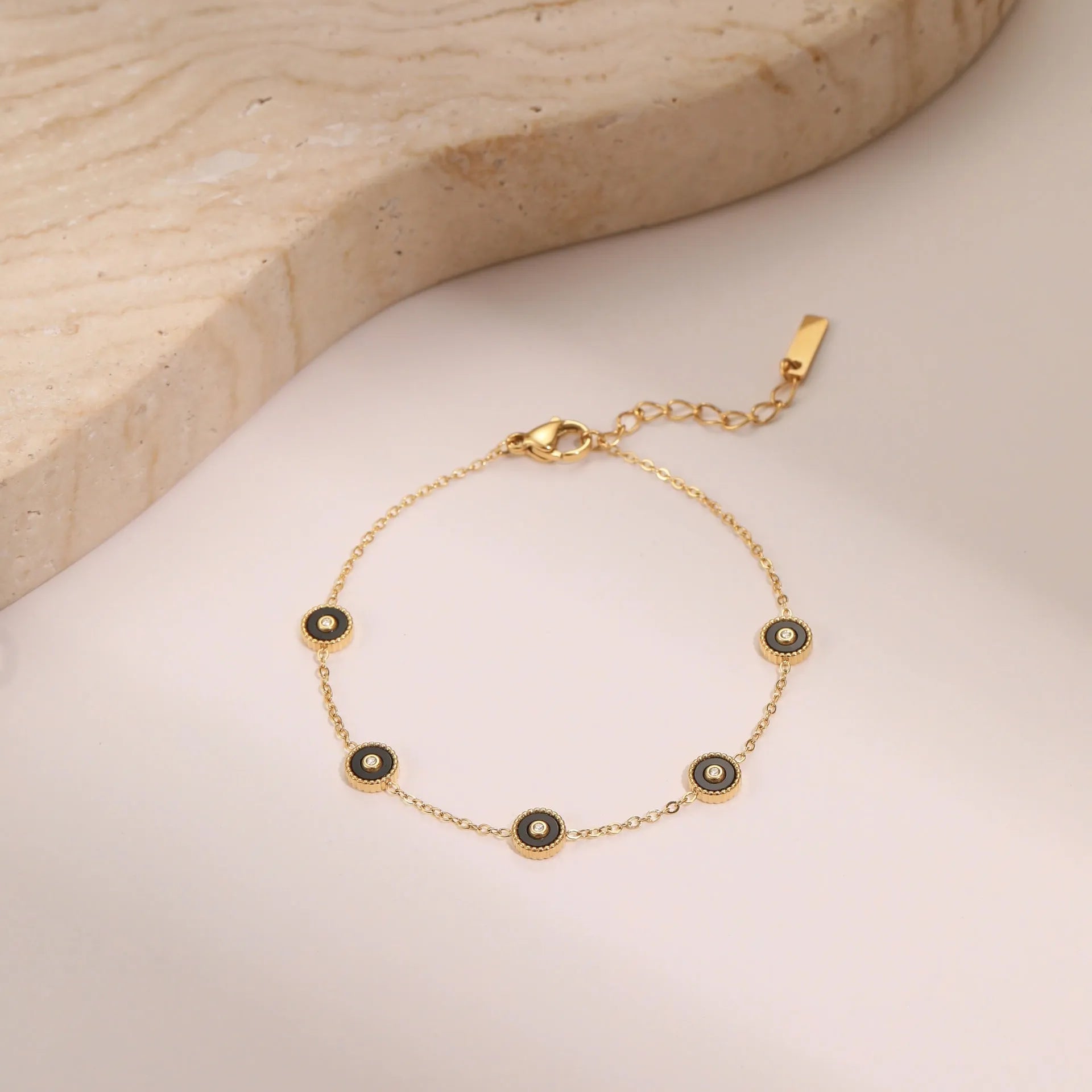 Stainless steel women's bracelet with 18K gold plating and geometric fritillary design
