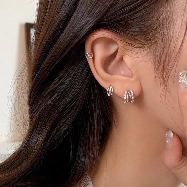 A pair of geometric-shaped 925 silver earrings with an electroplated finish, shown in large, medium, and small size options.