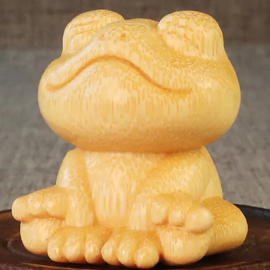Solid bamboo smiling frog carving ornament measuring 5cm height with 4.5cm diameter