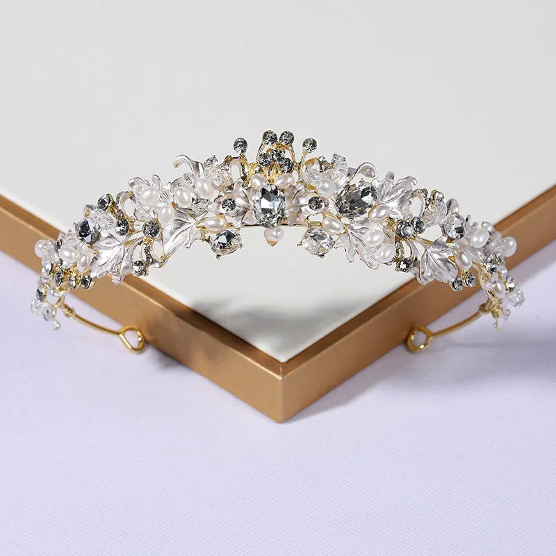 Gold and silver alloy pearl crown headdress for women's weddings and formal events.