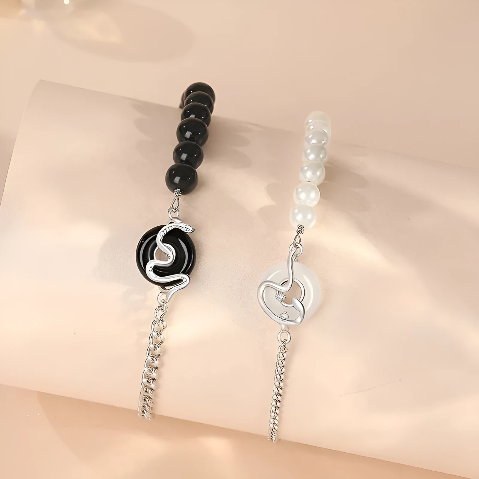 925 sterling silver bracelet with snake modelling and secure buckle clasp in New Chinese style