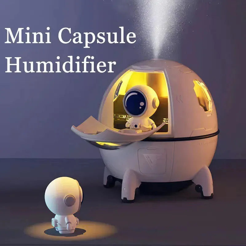 Astronaut-shaped portable USB desktop humidifier with colourful LED lighting and 220ml water tank