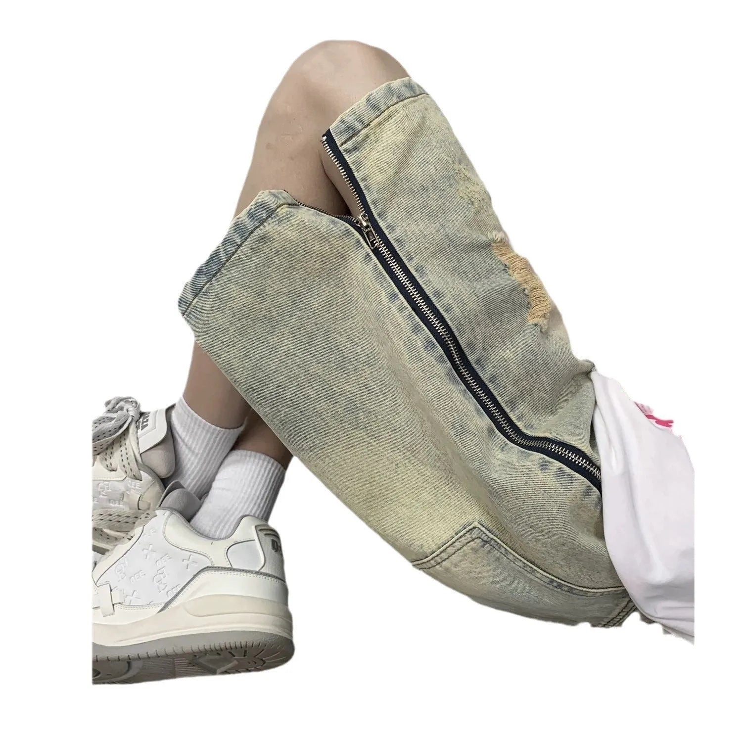 Men's blue denim shorts with a yellow mud distressed finish, rips, loose five-point fit, and button cardigan closure.